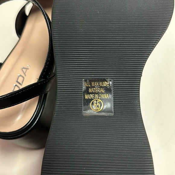 Soda Platform Sandal - Picture 9 of 11